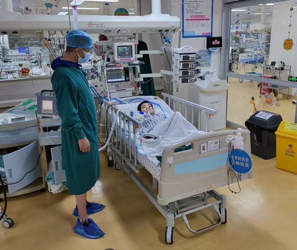 比如县跨省救护车出租公司