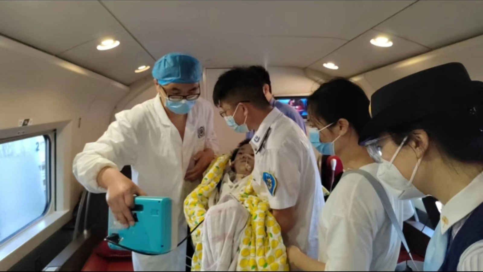 比如县专业高铁转运